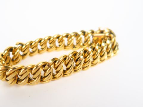 Bracelet en or maille tressée. Poids : 42 g