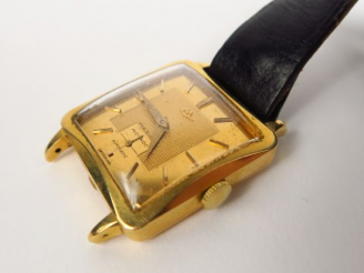 Vente aux enchères Cadran de montre d’homme en or jaune de marque Movado.
