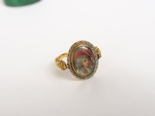 Bague Louis XVI en or, médaillon émaillé tournant, orné de deux miniat