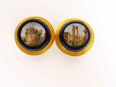 Bel ensemble de bijoux Napoléon III en or et micro-mosaïques, représen