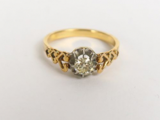 Vente aux enchères Bague solitaire en or sertie d'un diamant taille ancienne. Poids tel :