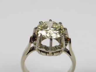 Vente aux enchères Solitaire en or blanc et platine serti d'un diamant taille ancienne de