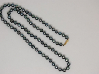 Vente aux enchères Collier de perles grises