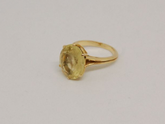 Vente aux enchères Bague en or, ornée d'une citrine de forme ovale. Poids tel : 6,2 g