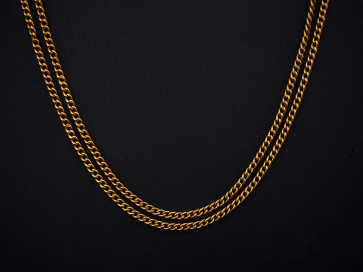 Grand sautoir en or. Poids : 19,75 g   