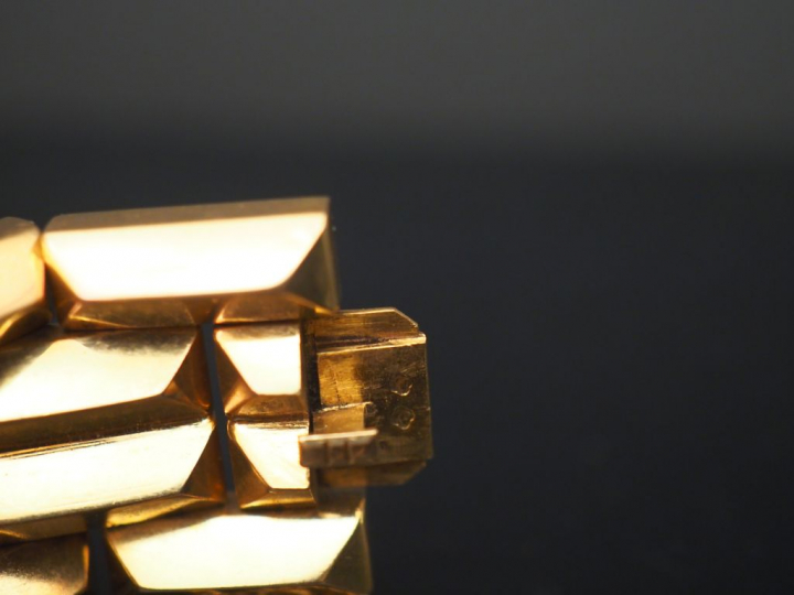 Bracelet "tank" en or.  Chainette de sécurité. Larg.2,6 cm Poids : 73,