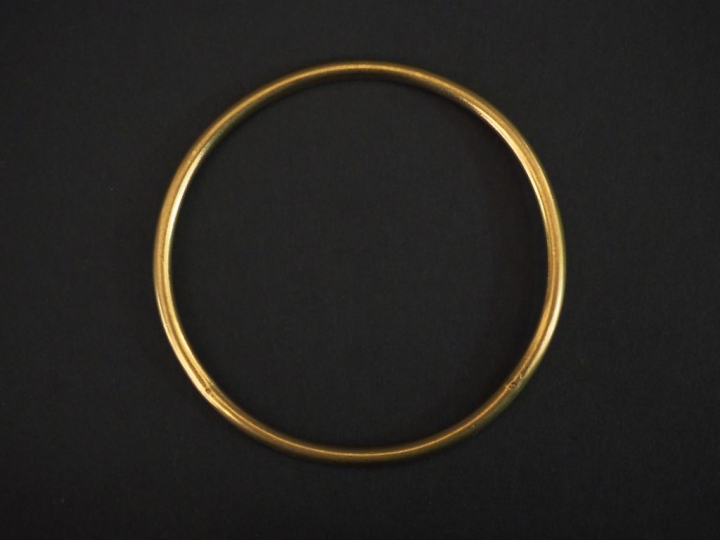 Bracelet jonc en or.  Diam. 6,5 cm Poids : 31 g   