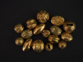 Vente aux enchères - Ensemble de 16 coulants Napoléon III en or. Poids : 21,83 g   