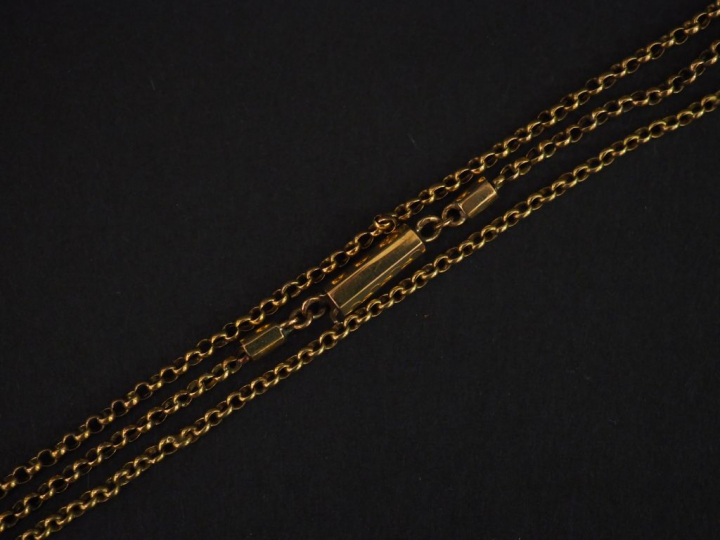 Collier en or (cassé). Poids : 6,36 g   