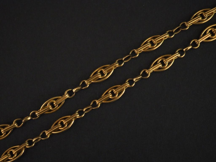 Giletière en or.  Poids : 20,70 g   