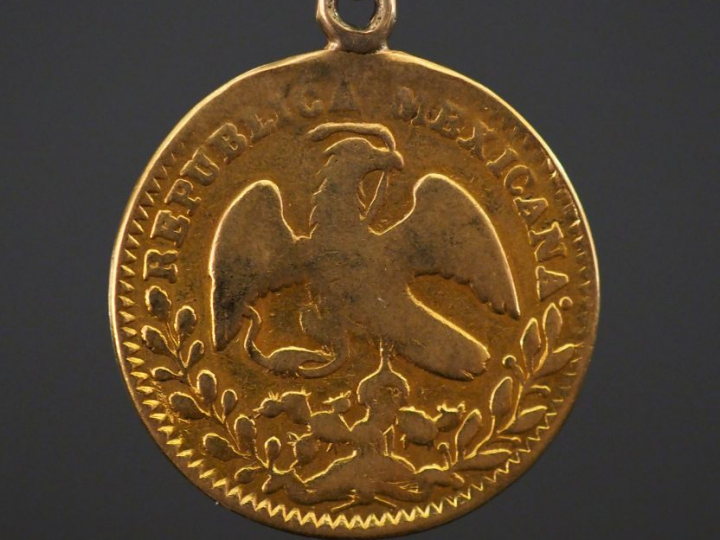 Pendentif circulaire en or jaune de la République Mexicaine. Diam. 2,4