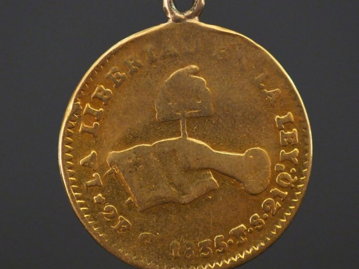 Pendentif circulaire en or jaune de la République Mexicaine. Diam. 2,4