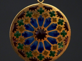 Vente aux enchères Pendentif rosace en or et émaux polychromes.  Poids tel : 6,40 g (peti
