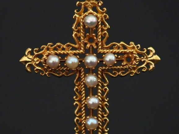 Pendentif Napoléon III en or en forme de croix et ornée de 9 perles (m