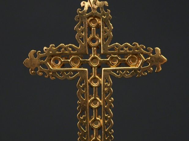 Pendentif Napoléon III en or en forme de croix et ornée de 9 perles (m