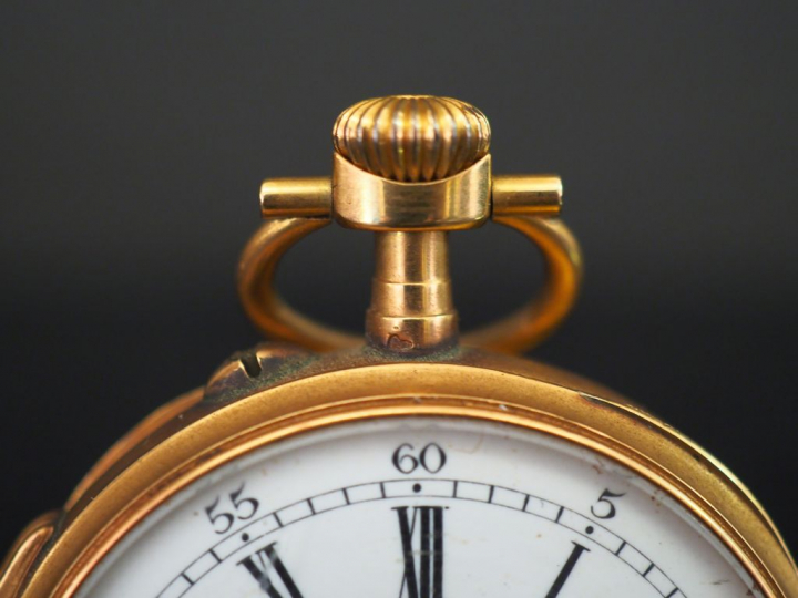 Montre de gousset Napoléon III en or, cuvette en or. Poids tel : 56,15