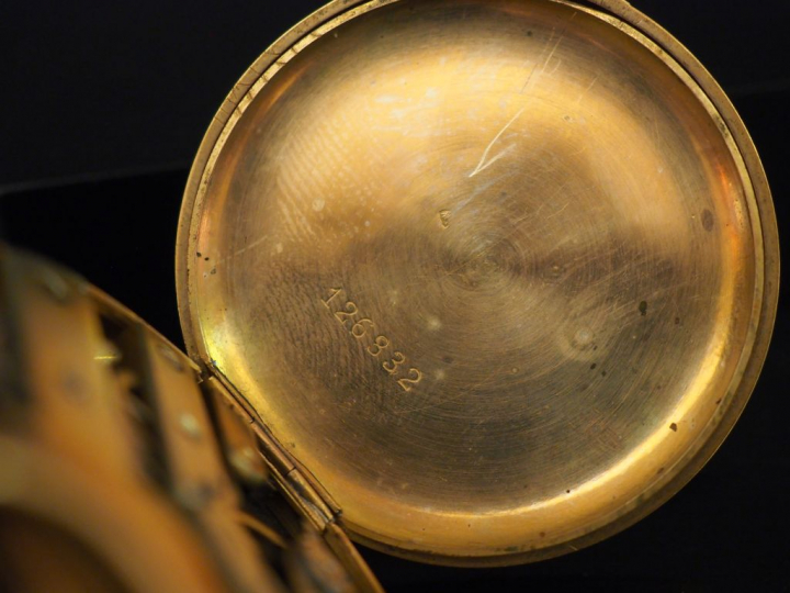 Montre de gousset Napoléon III en or, cuvette en or. Poids tel : 56,15