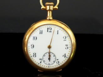 Vente aux enchères Montre de col 1900 en or, cuvette en or. Poids tel : 23,15 g   