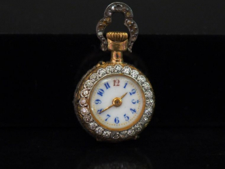 Vente aux enchères Ravissante montre de col 1900, le revers et le tour du cadran serti d'