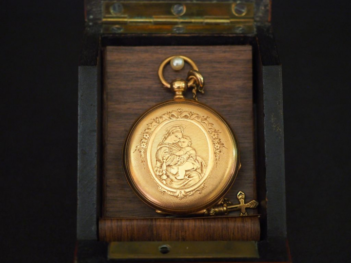 Montre de gousset en or avec clé et chainette avec porte montre en pal