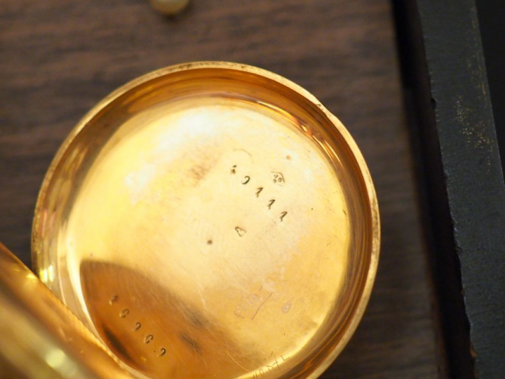 Montre de gousset en or avec clé et chainette avec porte montre en pal