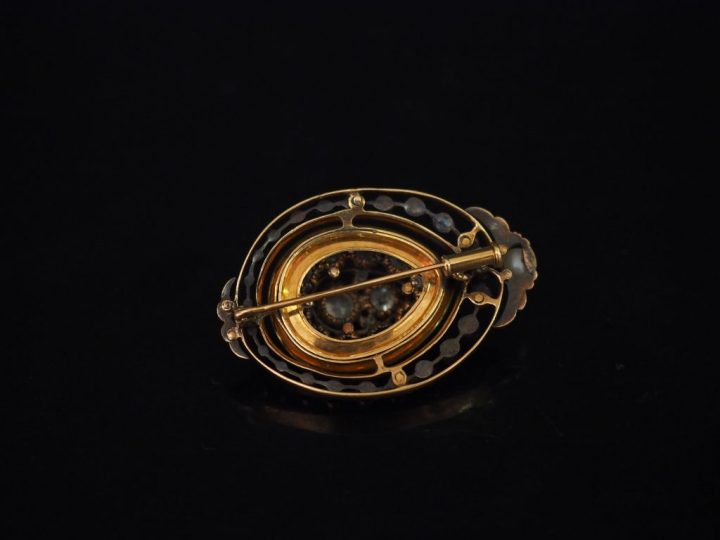 Broche Napoléon III en forme de goutte, orné d'une perle et de douze d