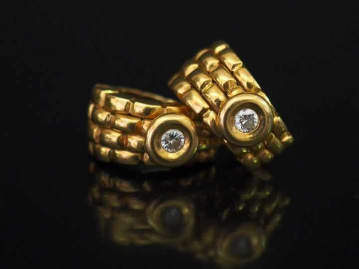 Paire de boucles d'oreilles en or et diamants. Poids tel : 11,35 g   