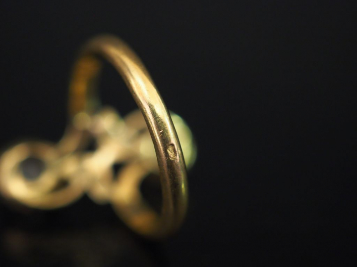 Bague 1900 dite "Toi et Moi" en or jaune, sertie de deux diamants et d