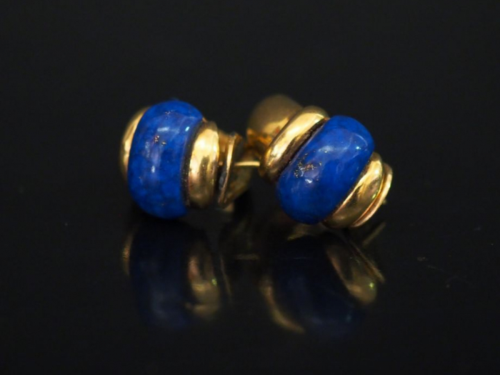Paire de boucles d'oreilles en or et lapis lazzuli. Poids tel : 14,29 