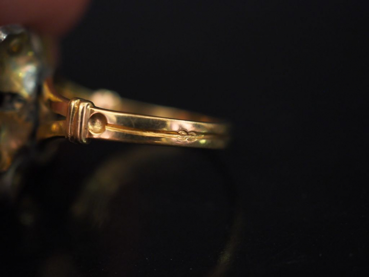 Bague marguerite ancienne en argent et diamants taillés en rose (manqu