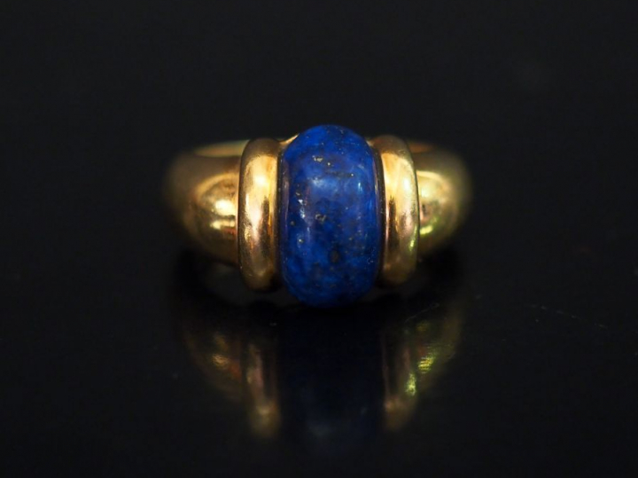 Bague jonc en or et lapis lazzuli.  Poids tel : 8,20 g   