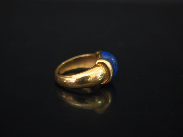 Bague jonc en or et lapis lazzuli.  Poids tel : 8,20 g   