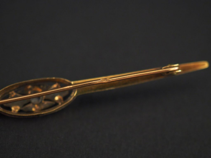 Broche en or et petite pierre à l'imitation du diamant.  Poids tel : 2