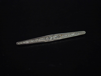 Vente aux enchères Broche barrette Napoléon III en or blanc et diamants. Poids tel : 5,80