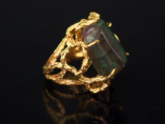 Vente aux enchères Bague moderniste en or et quartz, belle monture ajourée. Poids tel : 1