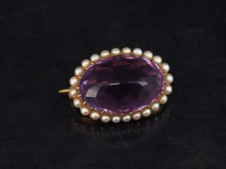 Vente aux enchères Broche Napoléon III de forme ovale en or jaune, sertie en son centre d