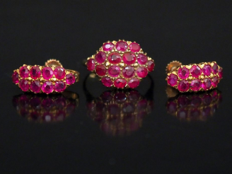 Vente aux enchères Demi-parure en or jaune 14k et pierres roses. Comprenant :  - une bagu