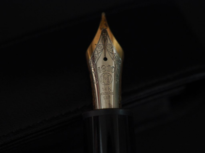 MONTBLANC, Meisterstuck n°149 Stylo plume en résine laquée noir et mét