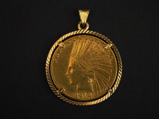Vente aux enchères Pendentif en or jaune, serti en son centre d'une pièce de 10 Dolllars 
