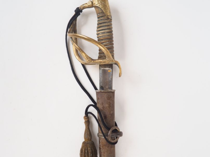 Sabre d’officier de cavalerie, lame droite à gorge et dos plat, montur