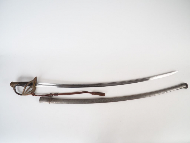 Sabre bancal d’officier issue de l’industrie privée, lame courbe étroi