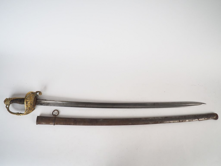 Sabre d’officier d’infanterie de marine modèle 1856. Lame légèrement c