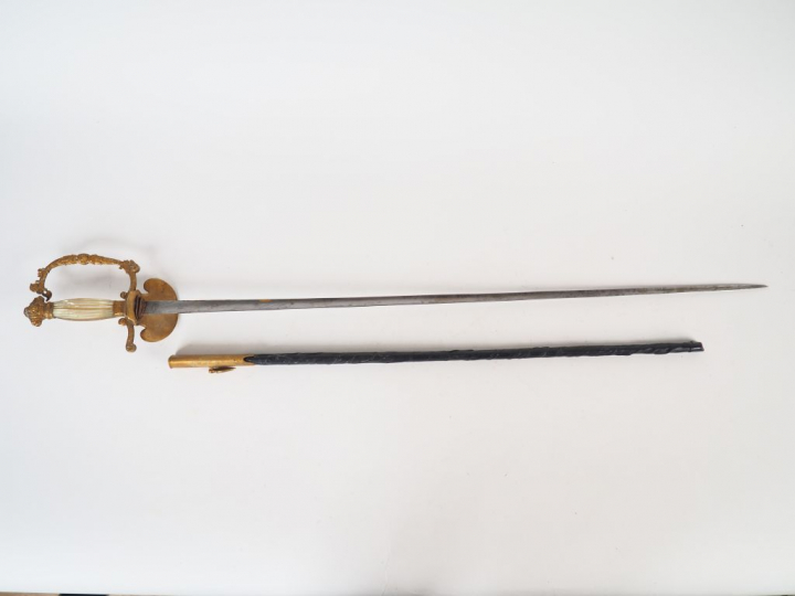 Epée de fonctionnaire impérial époque Napoléon III, lame triangulaire 