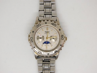 Vente aux enchères BREITLING. Montre d'homme en acier, jour, mois et phases de la lune