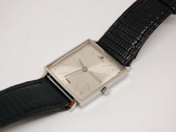 JAEGER LECOULTRE. Montre d'homme, cadran en acier de forme rectangulai