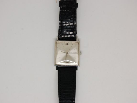 JAEGER LECOULTRE. Montre d'homme, cadran en acier de forme rectangulai