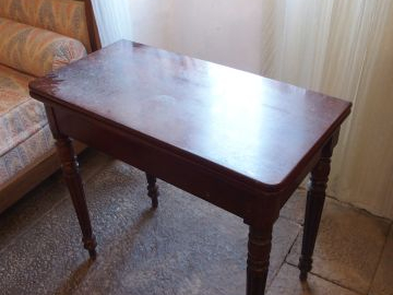 Table à jeu XIXème en acajou et placage d'acajou