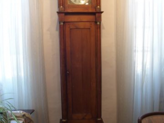 Vente aux enchères Pendule comtoise de style Empire en merisier