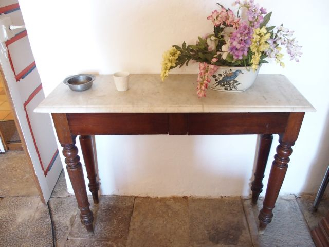 Console de style Louis-Philippe, dessus marbre blanc