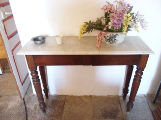 Vente aux enchères Console de style Louis-Philippe, dessus marbre blanc